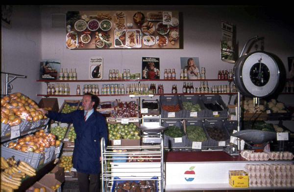 Jurjen Annen in zijn winkel