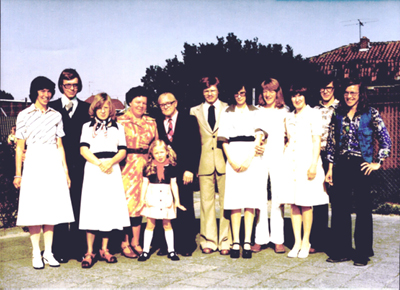 Familiefoto gezin v Haaster 17-6-1975 - c